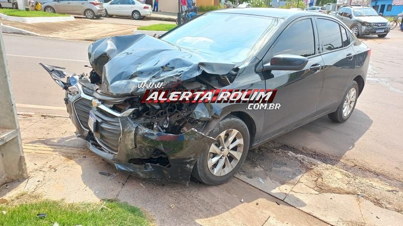 Colisão entre dois carros foi registrada nesta tarde em Rolim de Moura Colisão entre dois carros foi registrada nesta tarde em Rolim de Moura