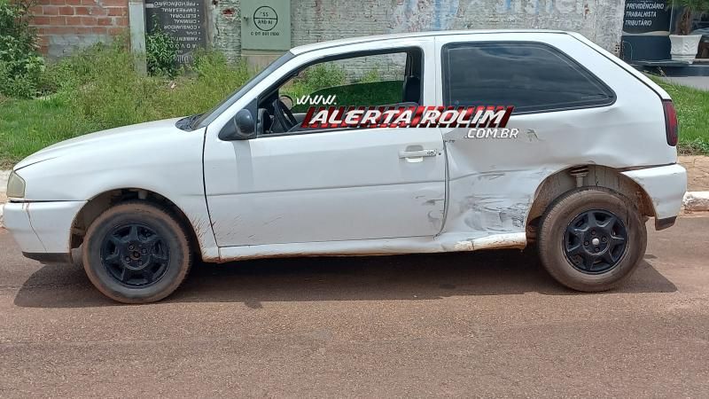 Colisão entre dois carros foi registrada pela PM nesta sexta-feira em Rolim de Moura Colisão entre dois carros foi registrada pela PM nesta sexta-feira em Rolim de Moura