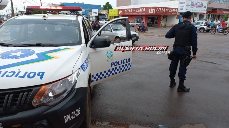 Dois acidentes de trânsito envolvendo carro e moto foram registrados nesta segunda-feira em Rolim de Moura Dois acidentes de trânsito envolvendo carro e moto foram registrados nesta segunda-feira em Rolim de Moura