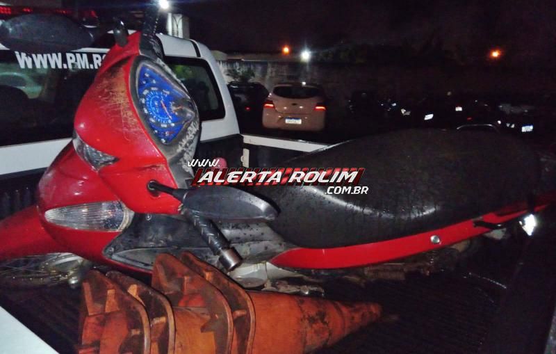 Enquanto mãe estava sendo roubada, filho reagiu e colocou “bandido” pra correr em Rolim de Moura; moto utilizada pelo criminoso e deixada para trás durante a fuga era roubada Enquanto mãe estava sendo roubada, filho reagiu e colocou “bandido” pra correr em Rolim de Moura; moto utilizada pelo criminoso e deixada para trás durante a fuga era roubada