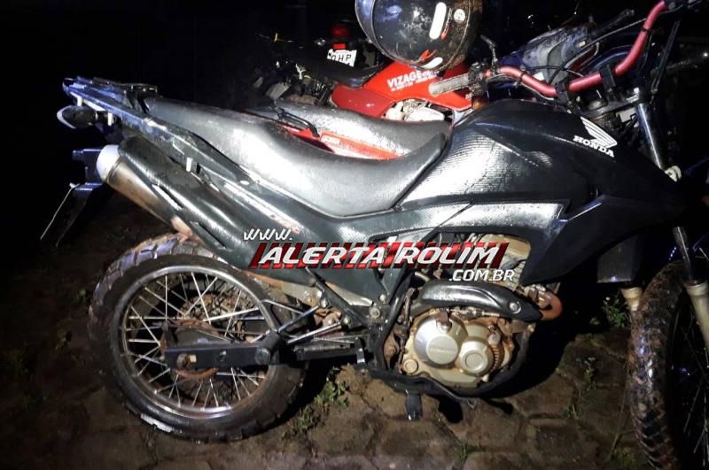 Enquanto mãe estava sendo roubada, filho reagiu e colocou “bandido” pra correr em Rolim de Moura; moto utilizada pelo criminoso e deixada para trás durante a fuga era roubada Enquanto mãe estava sendo roubada, filho reagiu e colocou “bandido” pra correr em Rolim de Moura; moto utilizada pelo criminoso e deixada para trás durante a fuga era roubada