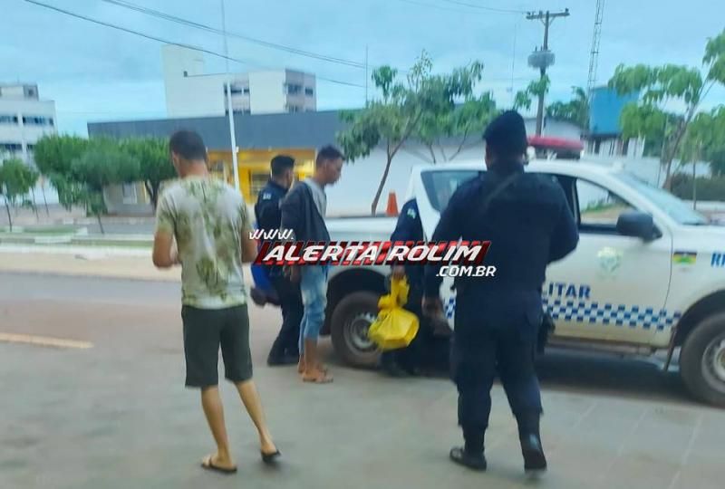 Ladrão foi preso em flagrante pela PM, enquanto furtava comércio no Centro de Rolim de Moura; mais de 2 mil reais em dinheiro e vários celulares foram recuperados Ladrão foi preso em flagrante pela PM, enquanto furtava comércio no Centro de Rolim de Moura; mais de 2 mil reais em dinheiro e vários celulares foram recuperados
