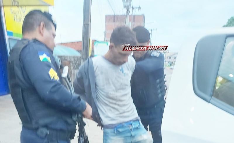 Ladrão foi preso em flagrante pela PM, enquanto furtava comércio no Centro de Rolim de Moura; mais de 2 mil reais em dinheiro e vários celulares foram recuperados Ladrão foi preso em flagrante pela PM, enquanto furtava comércio no Centro de Rolim de Moura; mais de 2 mil reais em dinheiro e vários celulares foram recuperados
