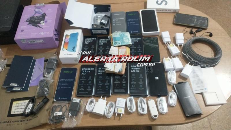Ladrão foi preso em flagrante pela PM, enquanto furtava comércio no Centro de Rolim de Moura; mais de 2 mil reais em dinheiro e vários celulares foram recuperados Ladrão foi preso em flagrante pela PM, enquanto furtava comércio no Centro de Rolim de Moura; mais de 2 mil reais em dinheiro e vários celulares foram recuperados