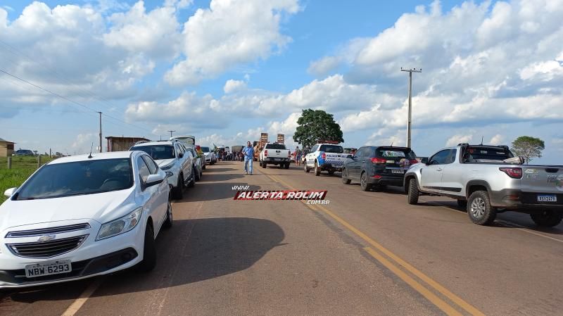 Manifestantes bloquearam RO 479 em Rolim de Moura Manifestantes bloquearam RO 479 em Rolim de Moura