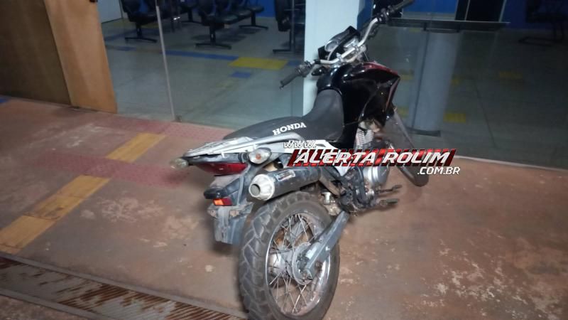 Moto furtada há 05 meses foi recuperada pela equipe da PTRAN da PM em Rolim de Moura; um homem foi preso Moto furtada há 05 meses foi recuperada pela equipe da PTRAN da PM em Rolim de Moura; um homem foi preso