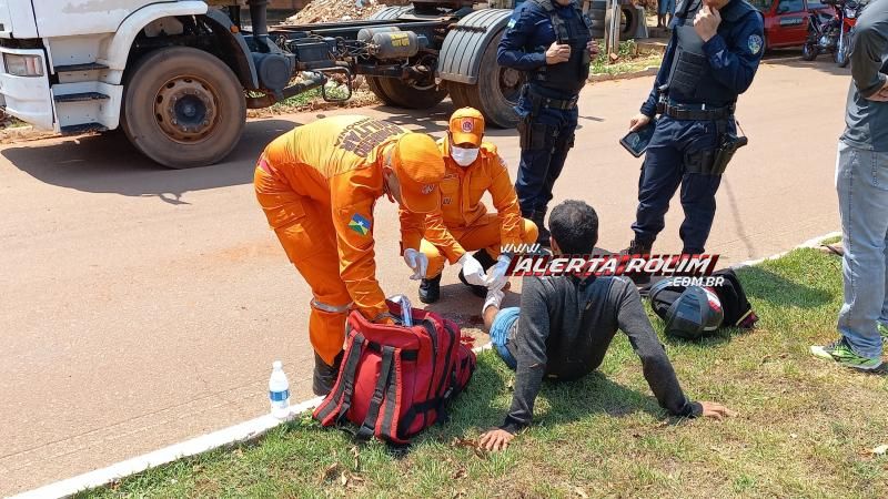 Motociclista atingiu traseira de carro após motorista frear para não bater em cachorro em Rolim de Moura Motociclista atingiu traseira de carro após motorista frear para não bater em cachorro em Rolim de Moura