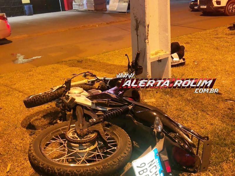 Motociclista sofreu fratura exposta na perna ao atingir poste durante a madrugada em Rolim de Moura Motociclista sofreu fratura exposta na perna ao atingir poste durante a madrugada em Rolim de Moura