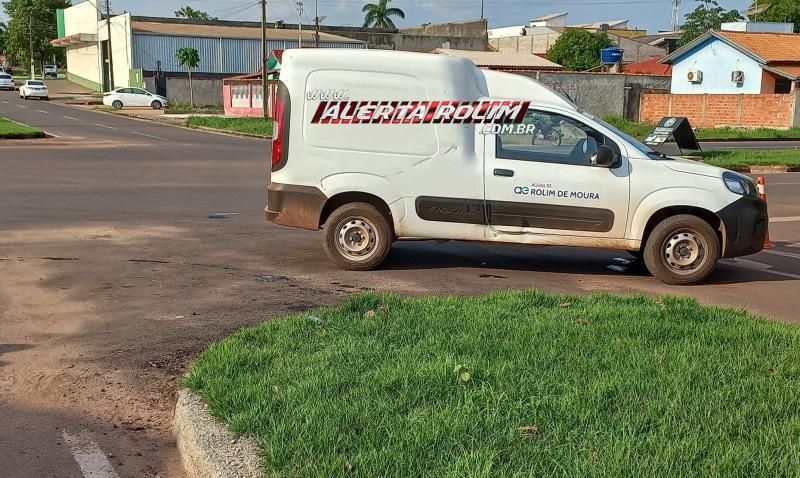 Mototaxista teve fratura de clavícula após sofrer acidente de trânsito nesta tarde em Rolim de Moura Mototaxista teve fratura de clavícula após sofrer acidente de trânsito nesta tarde em Rolim de Moura