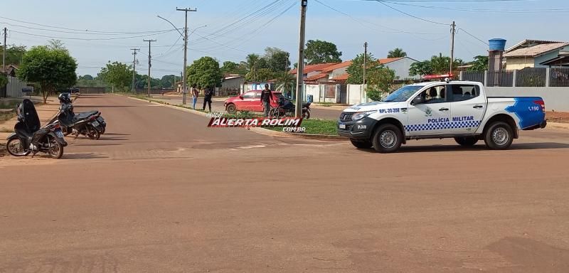 Mulher foi socorrida com suspeita de fratura no braço após colisão entre carro e moto nesta manhã em Rolim de Moura Mulher foi socorrida com suspeita de fratura no braço após colisão entre carro e moto nesta manhã em Rolim de Moura