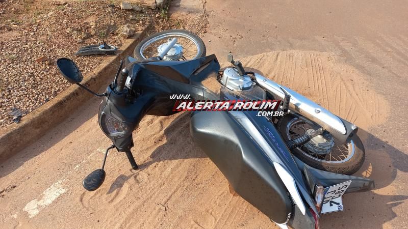 Mulher foi socorrida com suspeita de fratura no braço após colisão entre carro e moto nesta manhã em Rolim de Moura Mulher foi socorrida com suspeita de fratura no braço após colisão entre carro e moto nesta manhã em Rolim de Moura