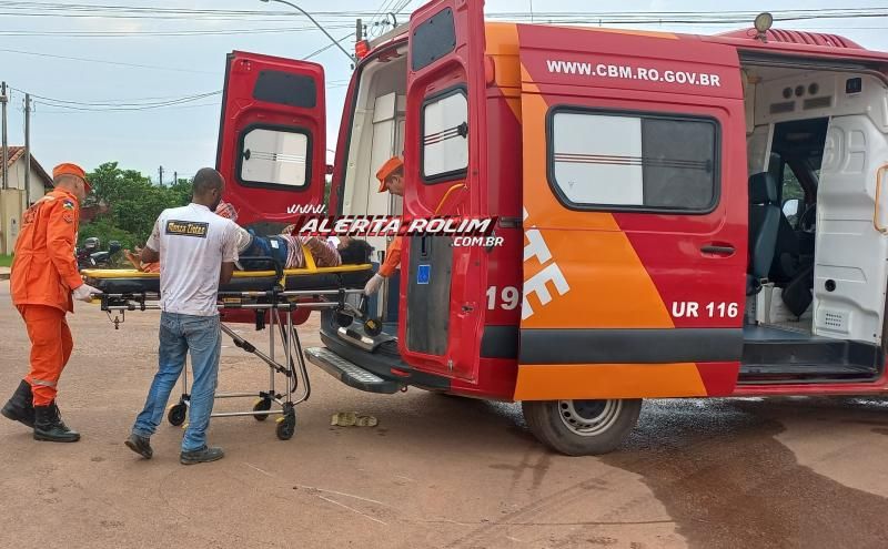 Mulher foi socorrida com suspeita de fratura na perna em acidente de trânsito nesta manhã de sexta-feira em Rolim de Moura Mulher foi socorrida com suspeita de fratura na perna em acidente de trânsito nesta manhã de sexta-feira em Rolim de Moura
