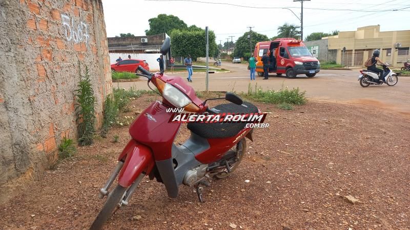 Mulher foi socorrida com suspeita de fratura na perna em acidente de trânsito nesta manhã de sexta-feira em Rolim de Moura Mulher foi socorrida com suspeita de fratura na perna em acidente de trânsito nesta manhã de sexta-feira em Rolim de Moura