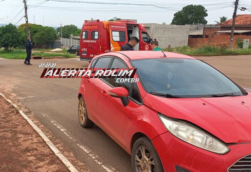 Mulher foi socorrida com suspeita de fratura na perna em acidente de trânsito nesta manhã de sexta-feira em Rolim de Moura Mulher foi socorrida com suspeita de fratura na perna em acidente de trânsito nesta manhã de sexta-feira em Rolim de Moura