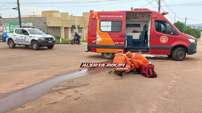 Mulher foi socorrida com suspeita de fratura na perna em acidente de trânsito nesta manhã de sexta-feira em Rolim de Moura Mulher foi socorrida com suspeita de fratura na perna em acidente de trânsito nesta manhã de sexta-feira em Rolim de Moura