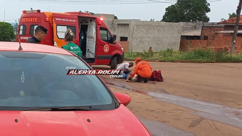 Mulher foi socorrida com suspeita de fratura na perna em acidente de trânsito nesta manhã de sexta-feira em Rolim de Moura Mulher foi socorrida com suspeita de fratura na perna em acidente de trânsito nesta manhã de sexta-feira em Rolim de Moura