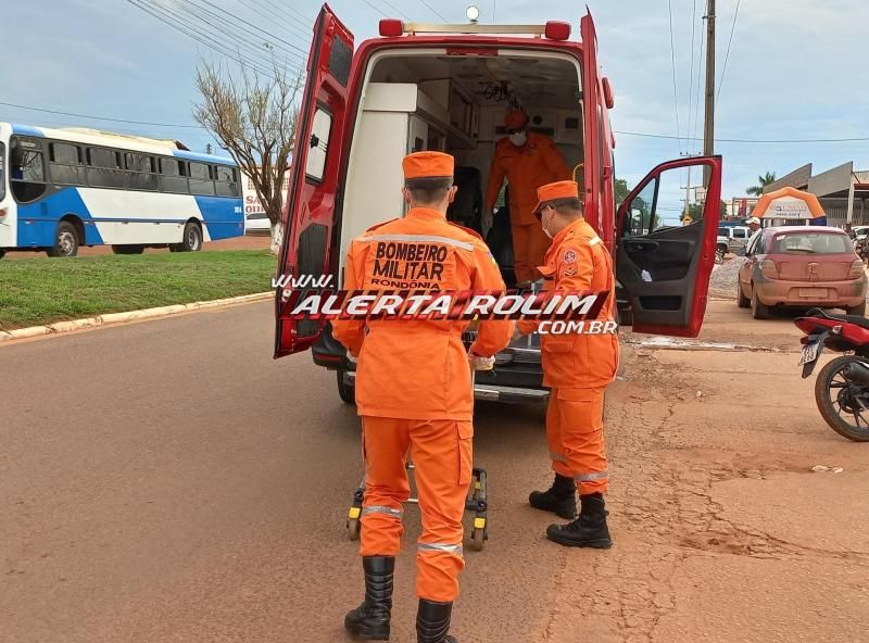 Mulher sofreu fratura exposta na perna em acidente de trânsito no bairro Cidade Alta em Rolim de Moura Mulher sofreu fratura exposta na perna em acidente de trânsito no bairro Cidade Alta em Rolim de Moura