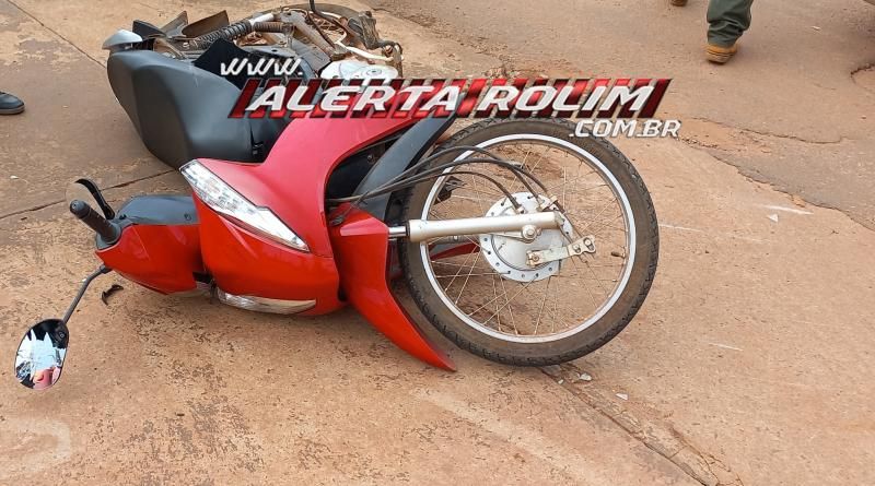 Mulher sofreu fratura exposta na perna em acidente de trânsito no bairro Cidade Alta em Rolim de Moura Mulher sofreu fratura exposta na perna em acidente de trânsito no bairro Cidade Alta em Rolim de Moura