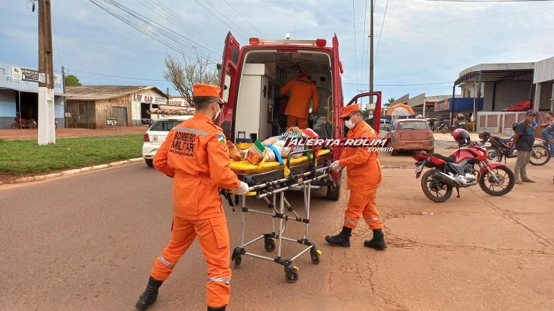 Mulher sofreu fratura exposta na perna em acidente de trânsito no bairro Cidade Alta em Rolim de Moura Mulher sofreu fratura exposta na perna em acidente de trânsito no bairro Cidade Alta em Rolim de Moura
