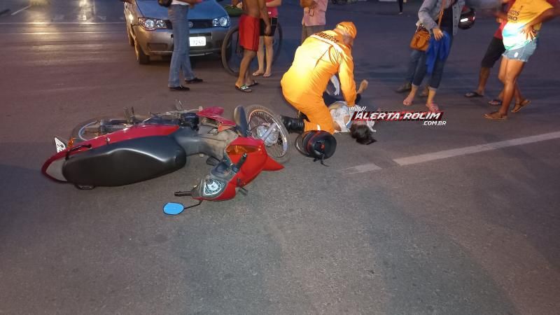No segundo acidente de trânsito do dia, mulher foi socorrida com suspeita de fratura na perna em Rolim de Moura; O motorista do carro era inabilitado No segundo acidente de trânsito do dia, mulher foi socorrida com suspeita de fratura na perna em Rolim de Moura; O motorista do carro era inabilitado
