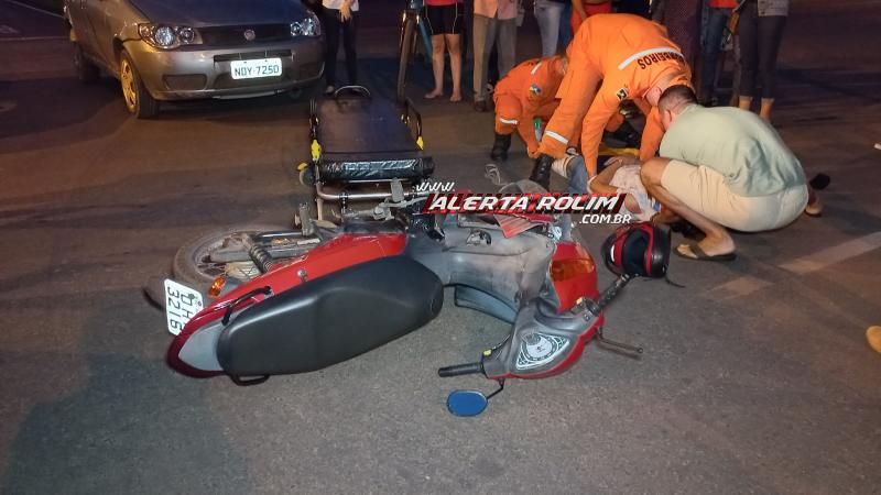 No segundo acidente de trânsito do dia, mulher foi socorrida com suspeita de fratura na perna em Rolim de Moura; O motorista do carro era inabilitado No segundo acidente de trânsito do dia, mulher foi socorrida com suspeita de fratura na perna em Rolim de Moura; O motorista do carro era inabilitado