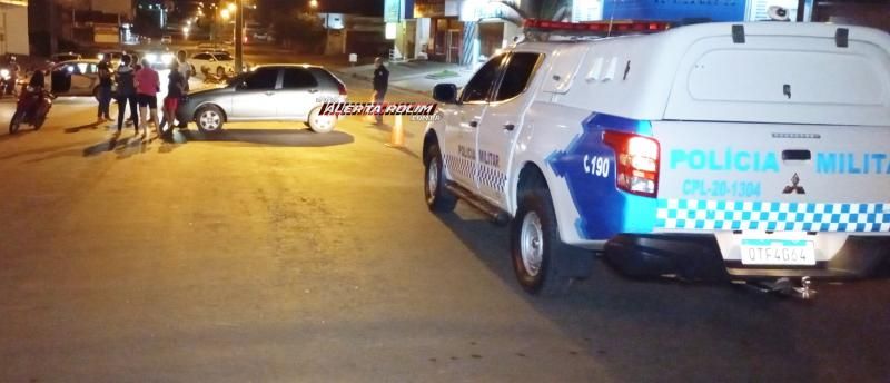 No segundo acidente de trânsito do dia, mulher foi socorrida com suspeita de fratura na perna em Rolim de Moura; O motorista do carro era inabilitado No segundo acidente de trânsito do dia, mulher foi socorrida com suspeita de fratura na perna em Rolim de Moura; O motorista do carro era inabilitado