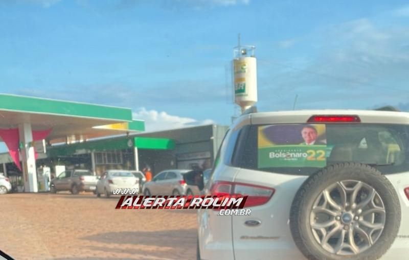 Postos de combustíveis de Rolim de Moura começaram a registrar filas nesta segunda-feira Postos de combustíveis de Rolim de Moura começaram a registrar filas nesta segunda-feira