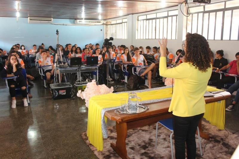 Sistem Telecom realiza palestra de prevenção ao suicídio em parceria com o CAPS e a Escola Cândido Portinari em Rolim de Moura Sistem Telecom realiza palestra de prevenção ao suicídio em parceria com o CAPS e a Escola Cândido Portinari em Rolim de Moura