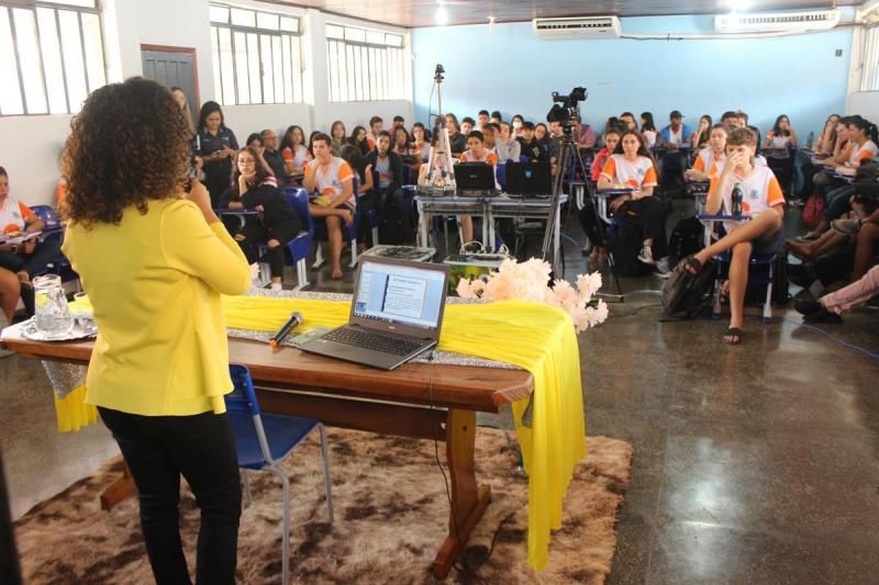 Sistem Telecom realiza palestra de prevenção ao suicídio em parceria com o CAPS e a Escola Cândido Portinari em Rolim de Moura Sistem Telecom realiza palestra de prevenção ao suicídio em parceria com o CAPS e a Escola Cândido Portinari em Rolim de Moura