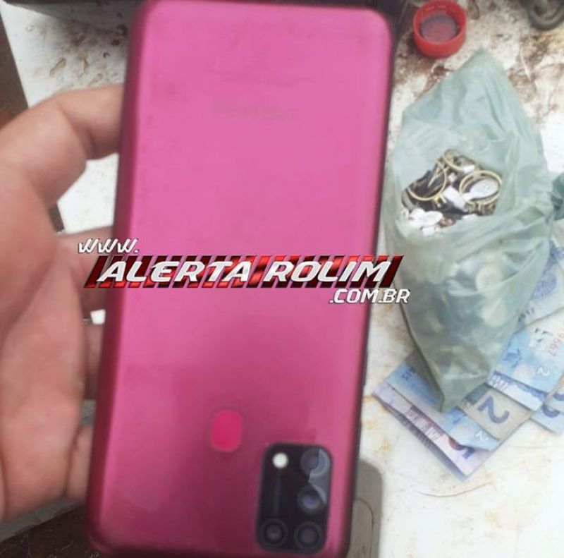 Suspeito de ter praticado os furtos em comércio nesta madrugada foi preso pela Polícia Militar em Rolim de Moura Suspeito de ter praticado os furtos em comércio nesta madrugada foi preso pela Polícia Militar em Rolim de Moura