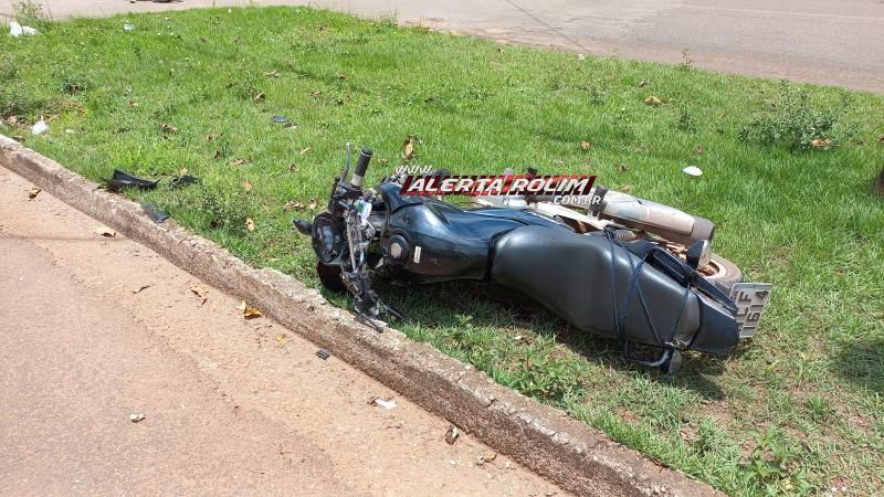 Terceiro acidente desta quarta-feira envolveu duas motocicletas e deixou delivery ferido em Rolim de Moura Terceiro acidente desta quarta-feira envolveu duas motocicletas e deixou delivery ferido em Rolim de Moura