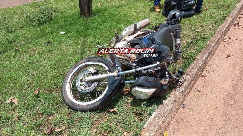 Terceiro acidente desta quarta-feira envolveu duas motocicletas e deixou delivery ferido em Rolim de Moura Terceiro acidente desta quarta-feira envolveu duas motocicletas e deixou delivery ferido em Rolim de Moura