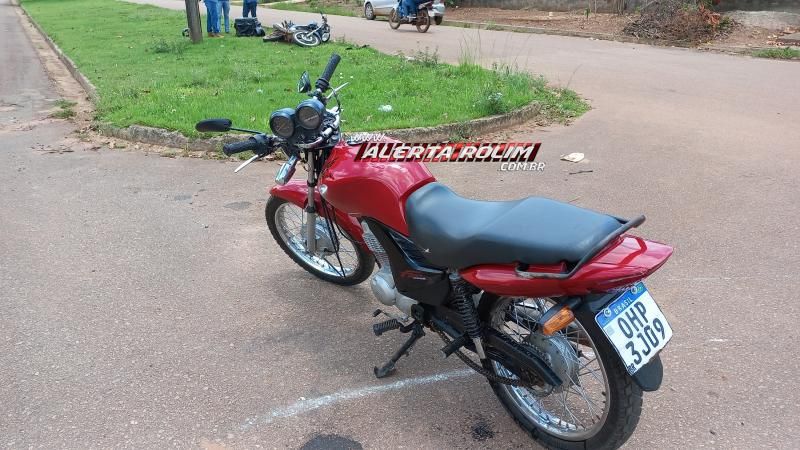 Terceiro acidente desta quarta-feira envolveu duas motocicletas e deixou delivery ferido em Rolim de Moura Terceiro acidente desta quarta-feira envolveu duas motocicletas e deixou delivery ferido em Rolim de Moura