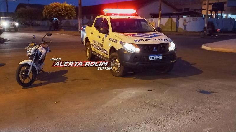 Terceiro acidente do dia envolveu moto e caminhonete e ocorreu no Centro de Rolim de Moura Terceiro acidente do dia envolveu moto e caminhonete e ocorreu no Centro de Rolim de Moura