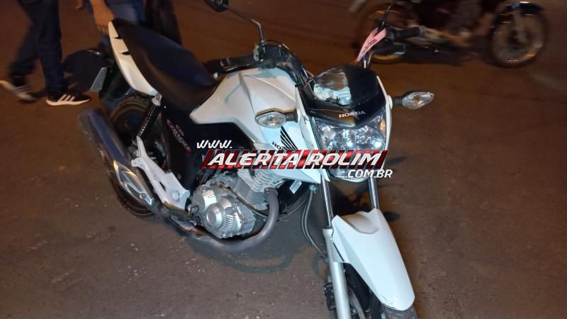 Terceiro acidente do dia envolveu moto e caminhonete e ocorreu no Centro de Rolim de Moura Terceiro acidente do dia envolveu moto e caminhonete e ocorreu no Centro de Rolim de Moura