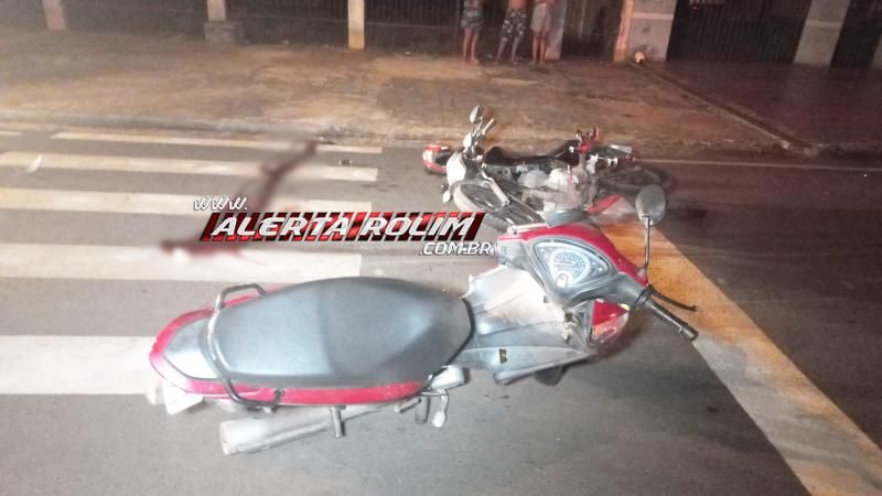 Vídeo mostra exato momento da colisão entre motos que resultou na morte de mulher nessa madrugada em Rolim de Moura Vídeo mostra exato momento da colisão entre motos que resultou na morte de mulher nessa madrugada em Rolim de Moura