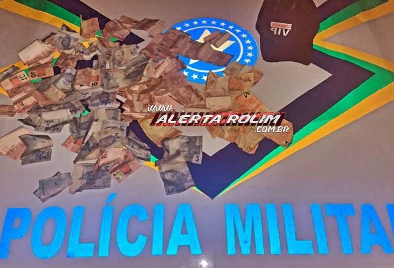 Vídeo - Bandido arromba vidro, grade de ferro e caixa de comércio para a prática de furto; polícia e empresa de monitoramento agem rápido e recuperaram o dinheiro furtado Vídeo - Bandido arromba vidro, grade de ferro e caixa de comércio para a prática de furto; polícia e empresa de monitoramento agem rápido e recuperaram o dinheiro furtado