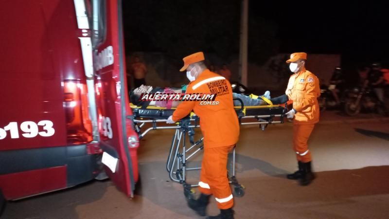 Violenta colisão entre carro e moto foi registrada na Rua Parnaíba na noite de sexta-feira em Rolim de Moura Violenta colisão entre carro e moto foi registrada na Rua Parnaíba na noite de sexta-feira em Rolim de Moura