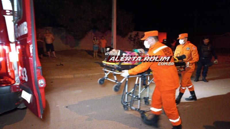 Violenta colisão entre carro e moto foi registrada na Rua Parnaíba na noite de sexta-feira em Rolim de Moura Violenta colisão entre carro e moto foi registrada na Rua Parnaíba na noite de sexta-feira em Rolim de Moura