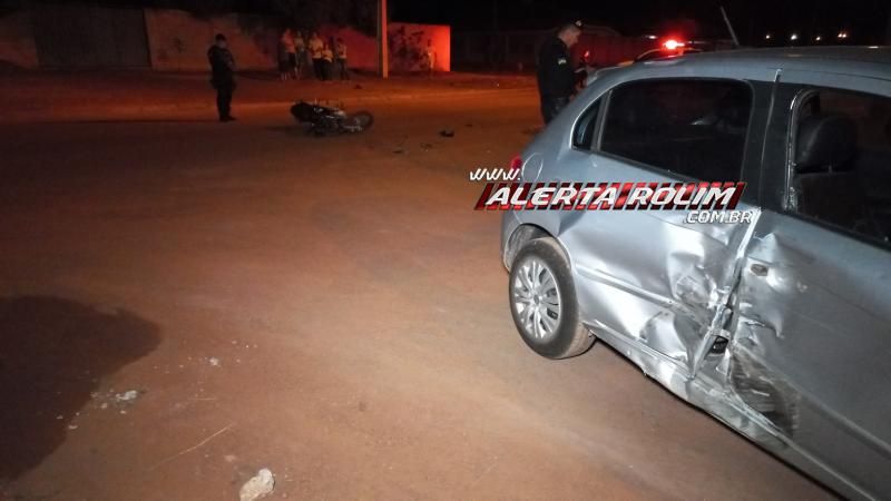 Violenta colisão entre carro e moto foi registrada na Rua Parnaíba na noite de sexta-feira em Rolim de Moura Violenta colisão entre carro e moto foi registrada na Rua Parnaíba na noite de sexta-feira em Rolim de Moura
