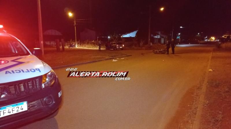 Violenta colisão entre carro e moto foi registrada na Rua Parnaíba na noite de sexta-feira em Rolim de Moura Violenta colisão entre carro e moto foi registrada na Rua Parnaíba na noite de sexta-feira em Rolim de Moura