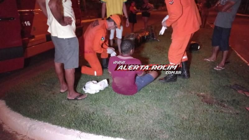 Após deixar motociclista ferido, motorista de carro se evadiu, mas placa do veículo ficou no local do acidente na noite de terça-feira em Rolim de Moura Após deixar motociclista ferido, motorista de carro se evadiu, mas placa do veículo ficou no local do acidente na noite de terça-feira em Rolim de Moura