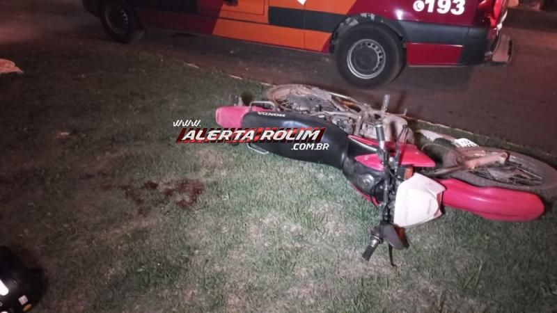 Após deixar motociclista ferido, motorista de carro se evadiu, mas placa do veículo ficou no local do acidente na noite de terça-feira em Rolim de Moura Após deixar motociclista ferido, motorista de carro se evadiu, mas placa do veículo ficou no local do acidente na noite de terça-feira em Rolim de Moura