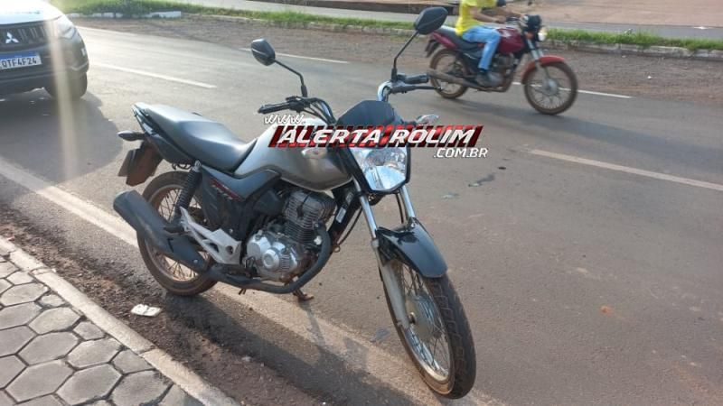 Acidente de trânsito envolvendo carro e moto foi registrado nesta manhã em Rolim de Moura Acidente de trânsito envolvendo carro e moto foi registrado nesta manhã em Rolim de Moura