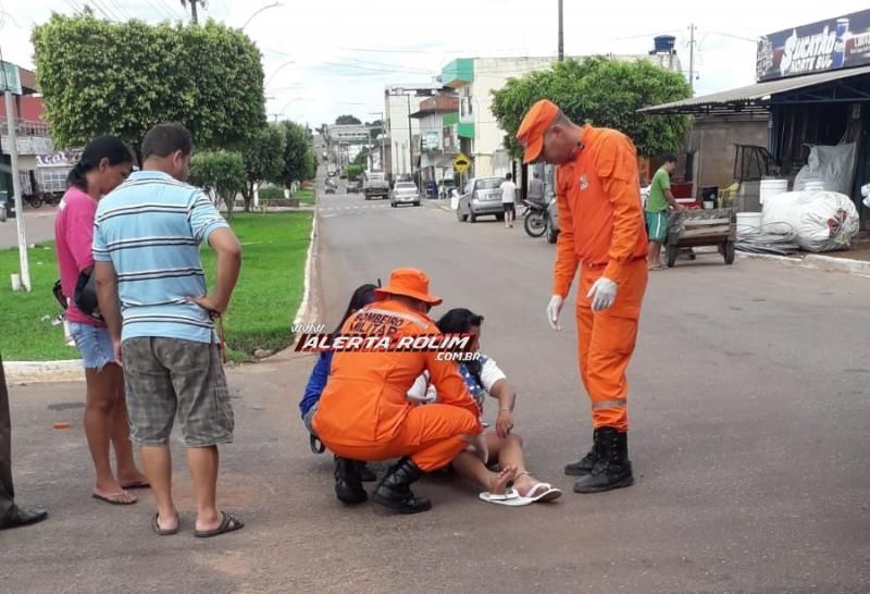 Acidente de trânsito na Avenida Norte Sul deixou duas pessoa feridas nesta tarde em Rolim de Moura Acidente de trânsito na Avenida Norte Sul deixou duas pessoa feridas nesta tarde em Rolim de Moura