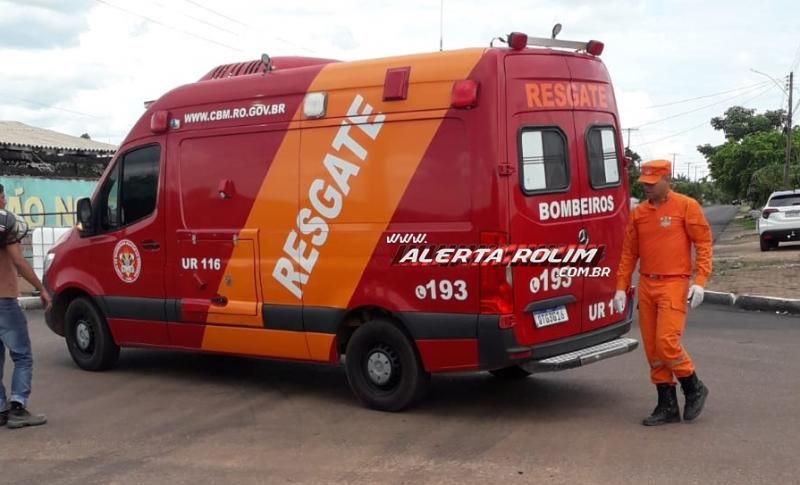 Acidente de trânsito na Avenida Norte Sul deixou duas pessoa feridas nesta tarde em Rolim de Moura Acidente de trânsito na Avenida Norte Sul deixou duas pessoa feridas nesta tarde em Rolim de Moura