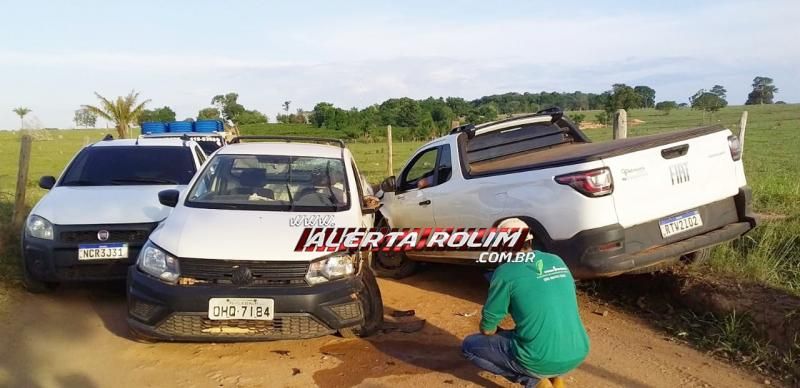 Acidente envolvendo três carros foi registrado nesta tarde na zona rural de Rolim de Moura Acidente envolvendo três carros foi registrado nesta tarde na zona rural de Rolim de Moura