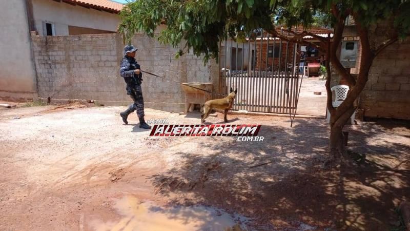 Acusado de tráfico de drogas foi preso durante trabalho em conjunto da Polícia Militar e Polícia Civil em Rolim de Moura Acusado de tráfico de drogas foi preso durante trabalho em conjunto da Polícia Militar e Polícia Civil em Rolim de Moura