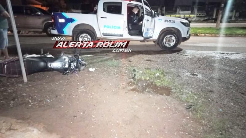 Após avançar via preferencial, bater em moto, motorista se evadiu, mas placa do carro ficou no local do acidente em Rolim de Moura Após avançar via preferencial, bater em moto, motorista se evadiu, mas placa do carro ficou no local do acidente em Rolim de Moura