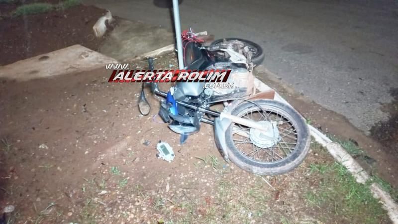 Após avançar via preferencial, bater em moto, motorista se evadiu, mas placa do carro ficou no local do acidente em Rolim de Moura Após avançar via preferencial, bater em moto, motorista se evadiu, mas placa do carro ficou no local do acidente em Rolim de Moura
